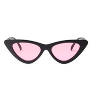 Cateye solbriller i sort med pink glas